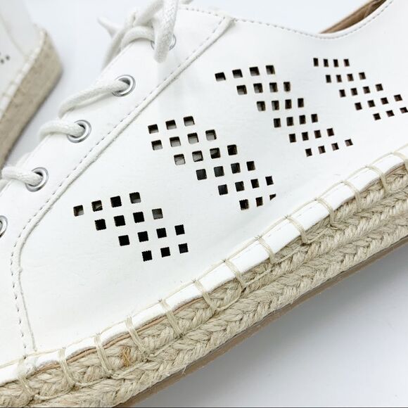 Journee Collection Womens Razili White‎ Faux Leather Espadrilles Shoes NWOB - Picture 7 of 12
